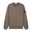 Heren Sweaters Stone Island 811562420.V0075 - WALNUT. Direct leverbaar uit de webshop van www.vipshop.nl/.