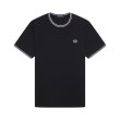 Heren T-shirts Fred Perry M1588.BLACK/SILVERBLUE. Direct leverbaar uit de webshop van www.vipshop.nl/.