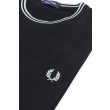 Heren T-shirts Fred Perry M1588.BLACK/SILVERBLUE. Direct leverbaar uit de webshop van www.vipshop.nl/.